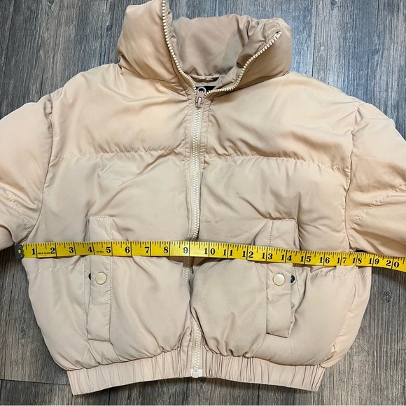 Fashion Nova Beige Tan Cropped Puffer Drop Shoulder Front Zip Jacket Size S - Picture 9 of 11